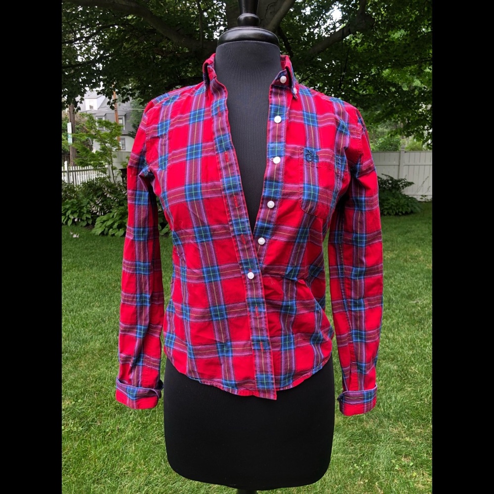 Gilly Hicks red button up flannel
